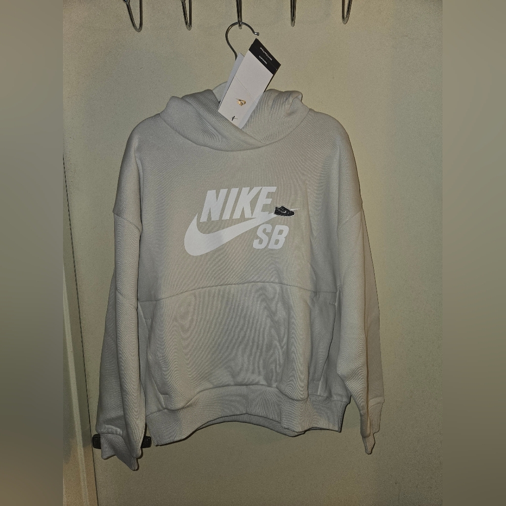 NWT Nike SB Kids Bone Color Hoodie Size M